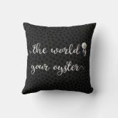 世界はあなたのオイスターパールブラックスクリプト クッション (裏面)