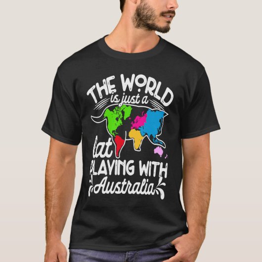 世界はオーストラリア地図で遊ぶ猫 Tシャツ (正面)