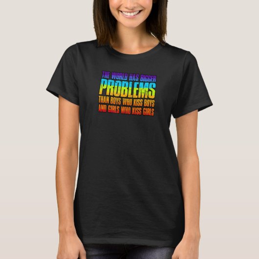 世界はキスbの少年より大きな問題がある tシャツ (正面)