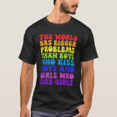 世界はレズビアンLgbより大きなゲイを持っている Tシャツ (正面)