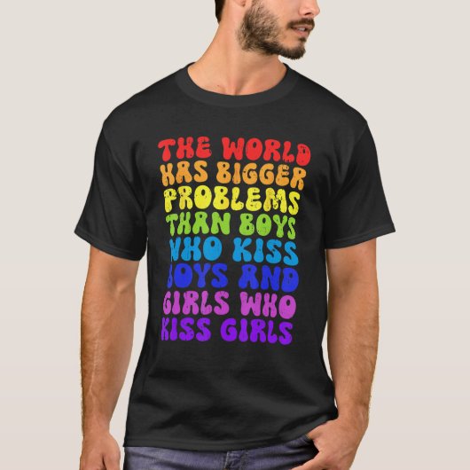 世界はレズビアンLgbより大きなゲイを持っている Tシャツ (正面)