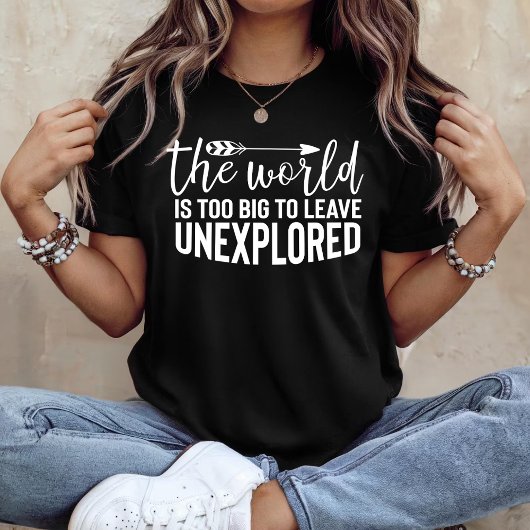 世界は大きすぎて未開離れ発する Tシャツ