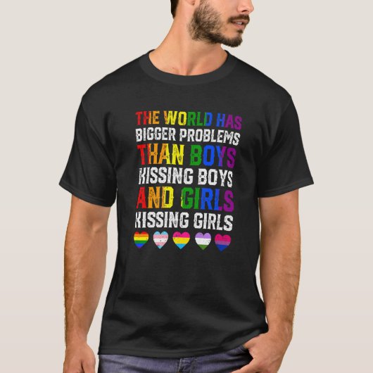 世界は大きな問題を抱えているレトロレインボーLGBT P Tシャツ (正面)