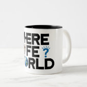 世界は安全か？私たちは自由と平和を求める ツートーンマグカップ (正面右)