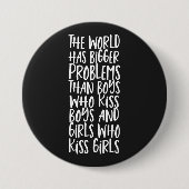 世界は少年よりも大きな問題を抱えているキス少年 缶バッジ (正面)