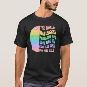 世界はBをキスする少年より大きな問題を抱えている Tシャツ