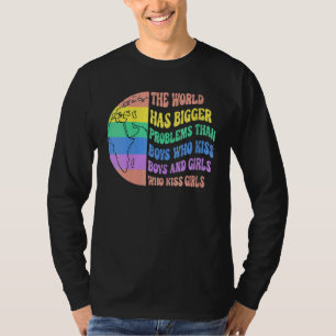 世界はBをキスする少年より大きな問題を抱えている Tシャツ