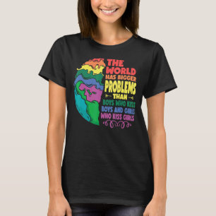 世界はBをキスする少年より大きな問題を抱えている Tシャツ