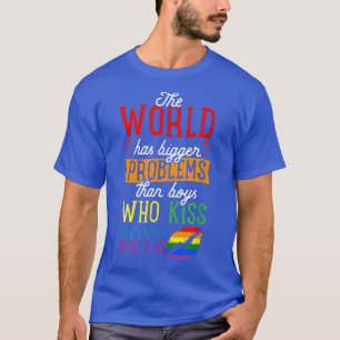 世界はBをキスする少年より大きな問題を抱えている Tシャツ