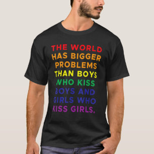 世界はBをキスする少年より大きな問題を抱えている Tシャツ
