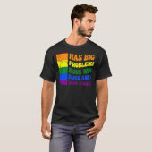 世界はBをキスする少年より大きな問題を抱えている Tシャツ (正面フル)