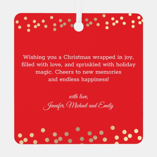 世界への喜び、金ゴールドの雪片の赤い家族の写真 メタルオーナメント (裏面)