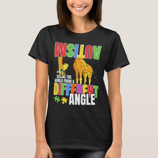 世界をおもしろい広く見るキリン自閉症 Tシャツ (正面)