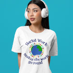 世界を動かす社会事業 トライブレンドTシャツ<br><div class="desc">青と緑で地球を渡って手を握る人々を特徴とする可愛いソーシャルワーカーのトライブレンドTシャツ。ソーシャルワークが人々にどのように癒えるかを示す美救済しい方法。ソーシャル・ワークは世界を動かし、より良い場所にする。</div>