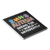 世界を見る自閉症意識の違い ノートパッド (アングル)