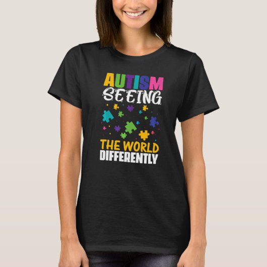 世界を違った視点で見る自閉症 1 Tシャツ (正面)
