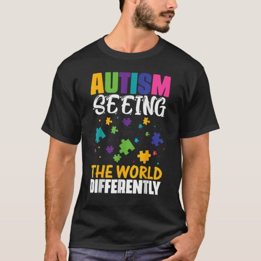 世界を違って見る自閉症 Tシャツ (正面)