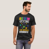 世界を違って見る自閉症 Tシャツ (正面フル)
