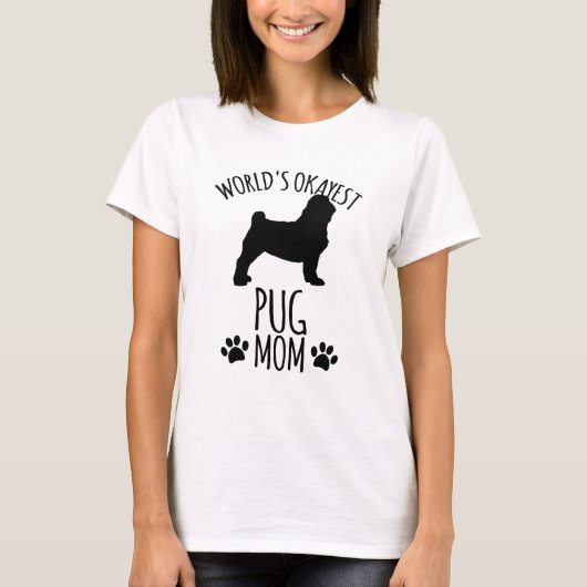 世界一普通のパグのママ - ドッグママ Tシャツ (正面)