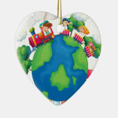 世界中で列車で乗っている子供 セラミックオーナメント (右)