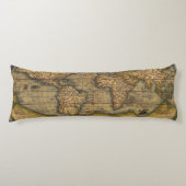 世界地図アンティークオルテリアス欧州トラベル ボディピロー (正面)