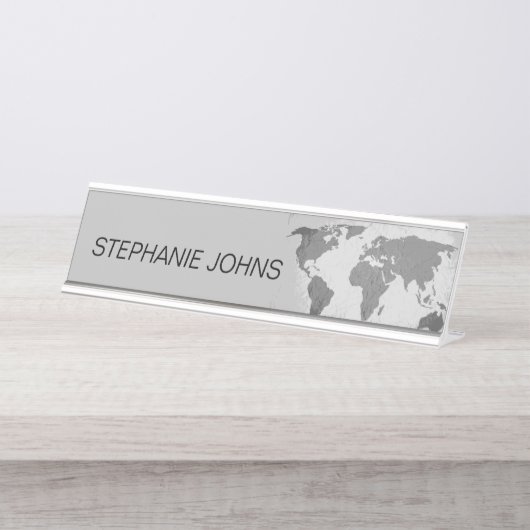 世界地図モノグラムグレー名前をカスタムするギフトデコール デスクネームプレート (正面)