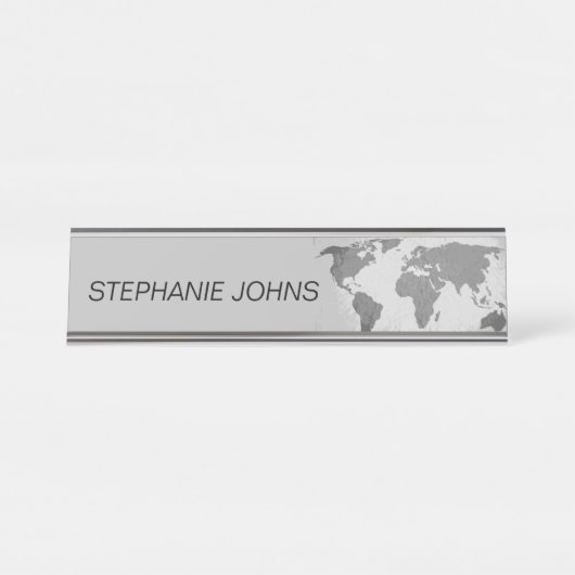 世界地図モノグラムグレー名前をカスタムするギフトデコール デスクネームプレート (正面)