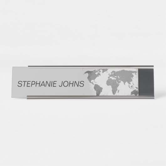 世界地図モノグラムグレー名前をカスタムするギフトデコール デスクネームプレート (正面)