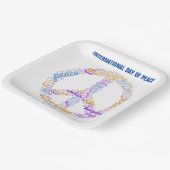 世界平和の日の平和の標識ワードクラウド ペーパープレート (傾斜あり)