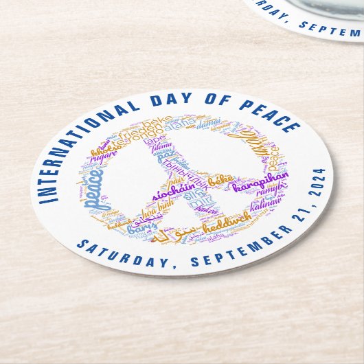 世界平和の日の平和の標識ワードクラウド ラウンドペーパーコースター (アングル)