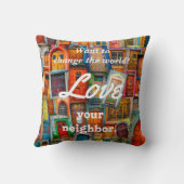 世界愛をあなたの隣のユニークなドア変えて下さい クッション (裏面)