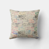 世界旅行者のパスポートのスタンプパターン クッション (裏面)