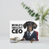 世界最小のCEO、可愛いおもしろいdachshungスーツ ポストカード (スタンド正面)