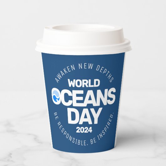 世界海洋の日ブルーの様式化された地球波 紙コップ (裏面)