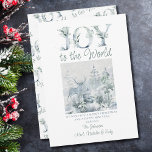 世界雪林装飾タイポグラフィへの喜び シーズンカード<br><div class="desc">青パーソナライズされたと緑の柔らかい色合いの装飾レタリングと水色の雪の森のクリスマスカード。「世界読への喜び」の言葉と自分のフェスティバルの挨拶と名前で残りの文字をパーソナライズすることができる。繊細で水エレガント色のデザインと華美タイポグラフィ。</div>