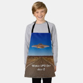 世界UFOデー エプロン (着用した状態)
