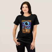 世紀の大食 2027年8月2日 歴史的一大イベント トライブレンドＴシャツ (正面全面)