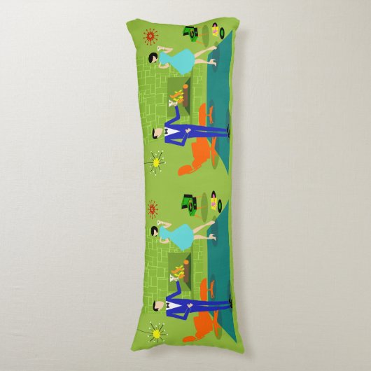 世紀半ばのモダンなカップルの抱き枕 ボディピロー (正面縦)