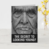 丘おもしろいの誕生日カードの上の老人 カード (黄色い花)