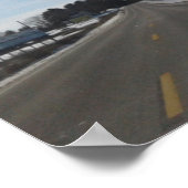 丘のある冬の農村の風景 ポスター (角)