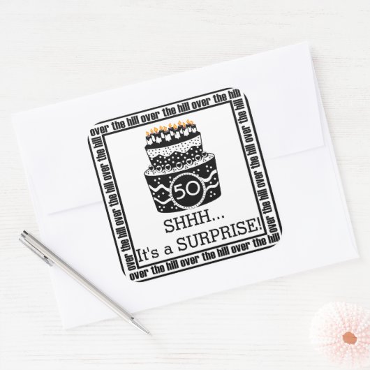 丘のサプライズ誕生日パーティーの上で スクエアシール (封筒)