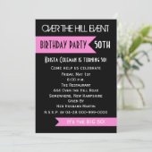 丘の上にピンクの50歳の誕生日パーティーの招待状 招待状 (スタンド正面)