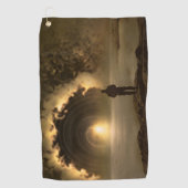 丘の上に立って大きな丘を見ている人 ゴルフタオル (正面)