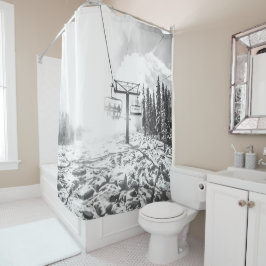 丘の上のパウダー//黒と白のスキリオ シャワーカーテン