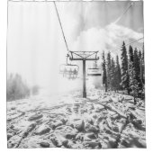 丘の上のパウダー//黒と白のスキリオ シャワーカーテン (正面)