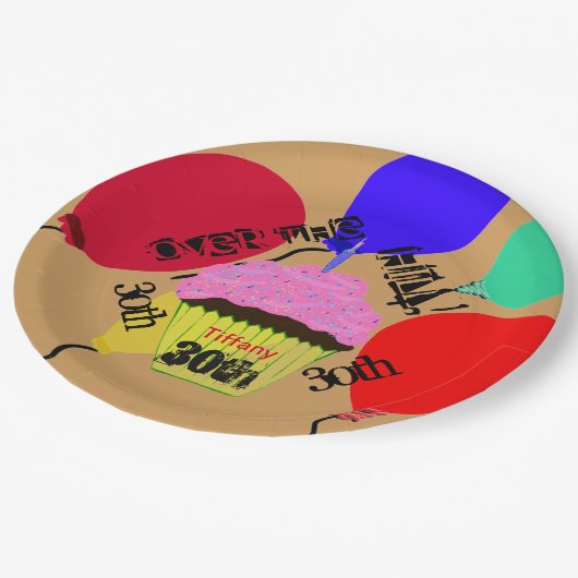 丘の上のピンクのカップケーキバルーンプレート ペーパープレート (アングル)