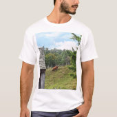 丘の上の牛 Tシャツ (正面)