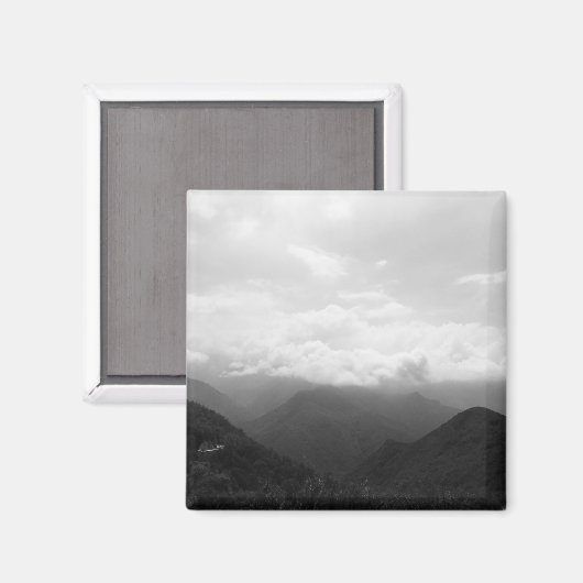 丘の上の雲と白黒の写真 マグネット (正面/裏面)