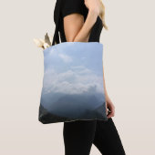 丘の上の雲 青い空の写真 トートバッグ (クローズアップ)
