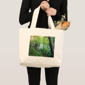 丘の中腹の森 ラージトートバッグ (正面(商品))